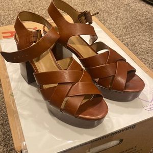 And other stories brown platform sandals size 6.5